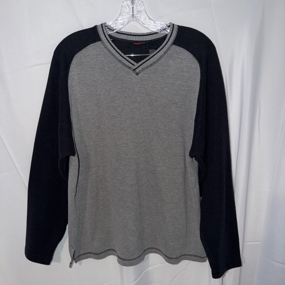 Plugg V-Neck Sweater in Gray and Black